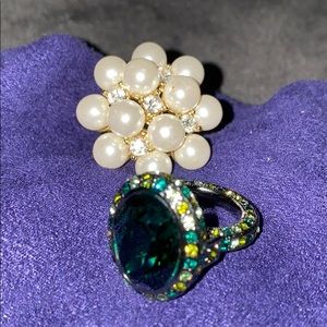 Emerald Green and white cz oval cocktail ring Sz6
